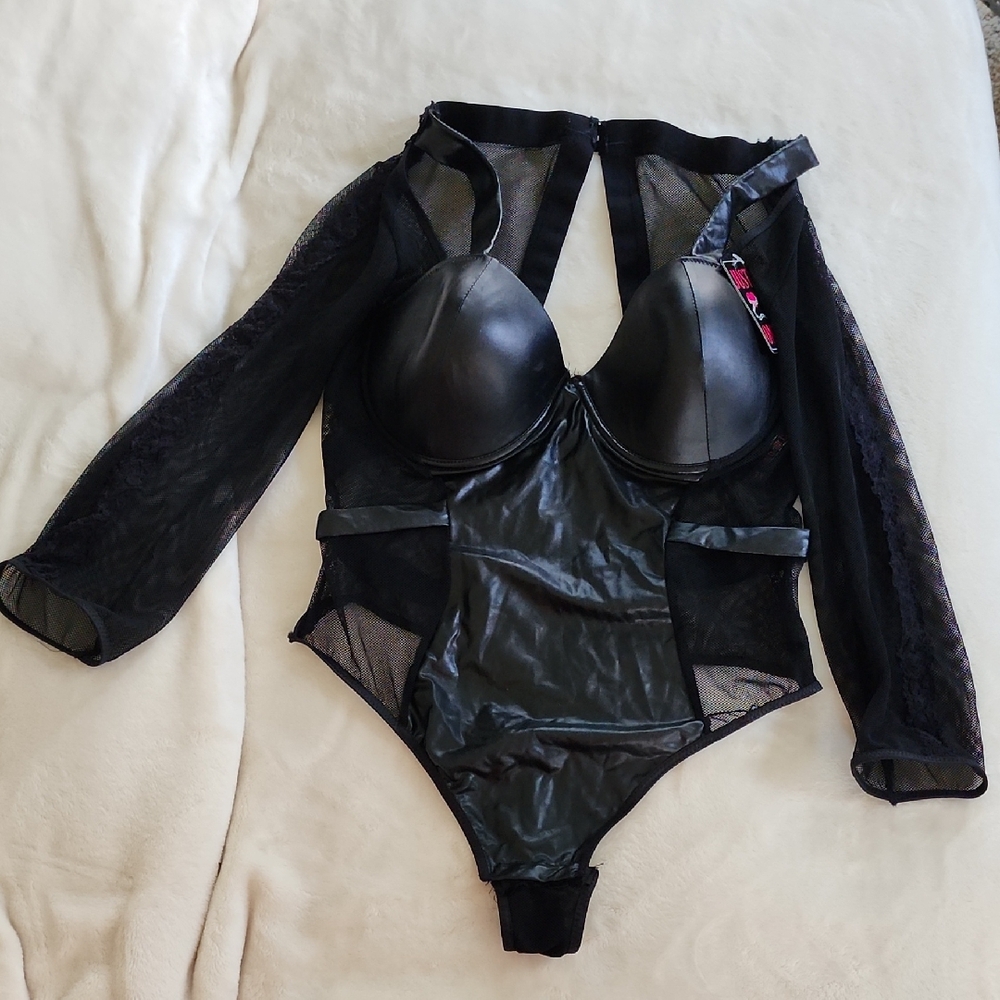 Elegant Black Lace Sleeve Bodysuit